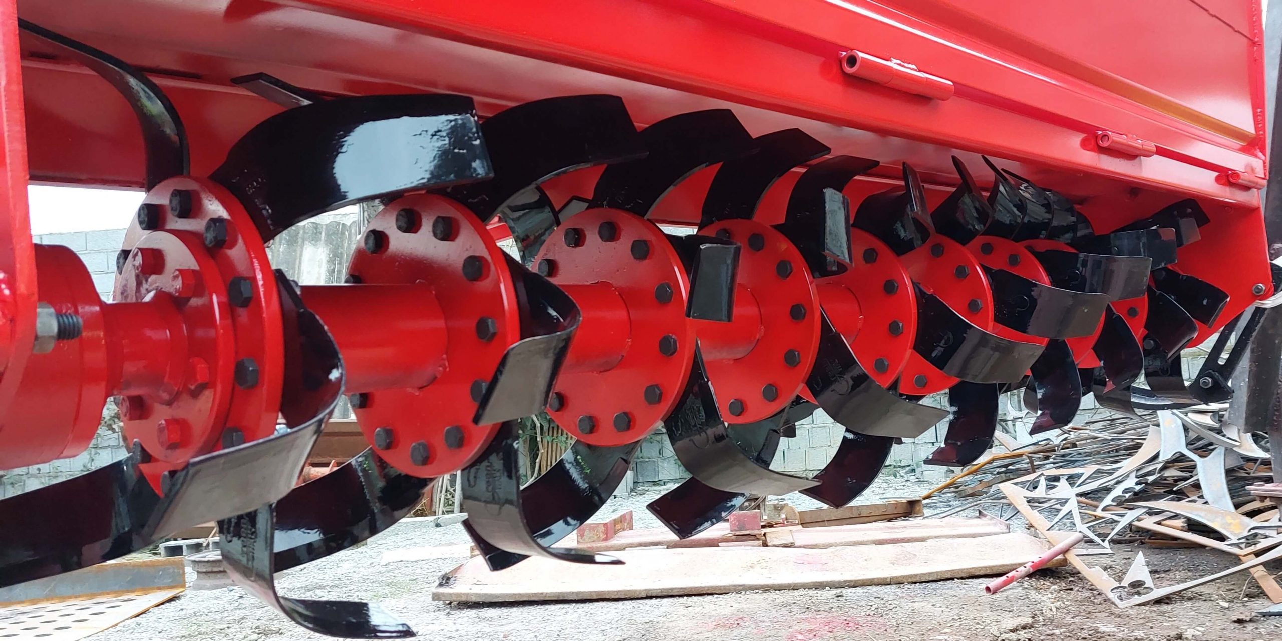 تصویر 2 از روتیواتور 60 تیغه کششیی با قدرت و دوام بی‌ رقیب و شرایط فصلی