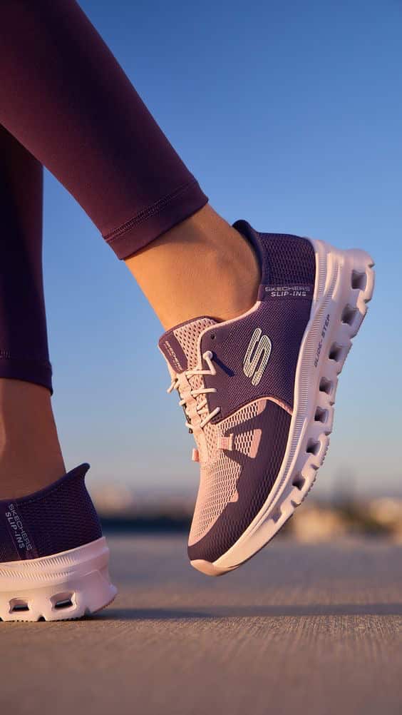 کفش اسکیچرز زنانه سبک با کفی مموری فوم و راحتی فوق ‌العاده