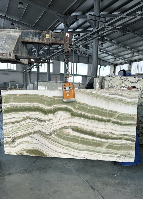 تصویر 5 از سنگ تراورتن طبیعی مقاوم و مناسب نمای بیرونی و داخلی