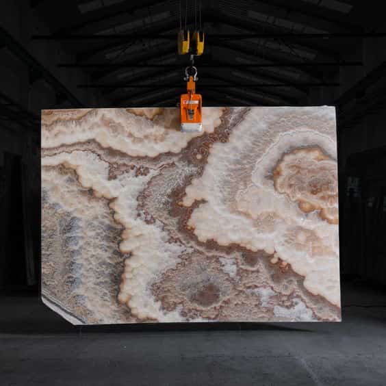 سنگ تراورتن طبیعی مقاوم و مناسب نمای بیرونی و داخلی