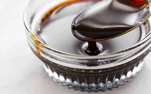 تصویر 1 از شیره خرما غلیظ با طعم طبیعی و رنگ تیره براق