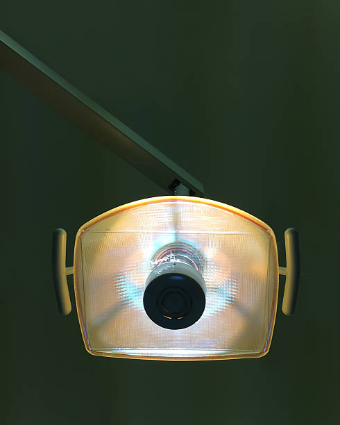 تصویر 4 از چراغ دندانپزشکی بدون سایه با روشنایی دقیق و حرفه‌ ای