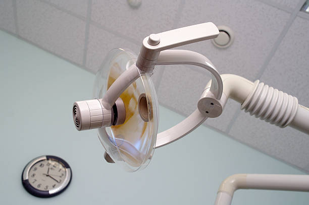 تصویر 3 از چراغ دندانپزشکی بدون سایه با روشنایی دقیق و حرفه‌ ای