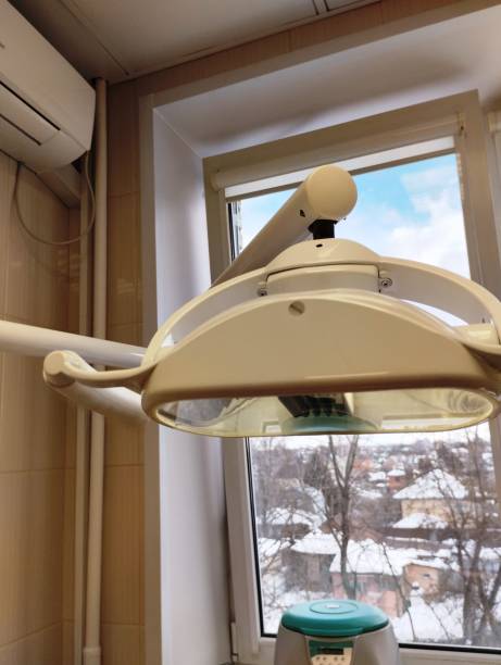 تصویر 4 از چراغ دندانپزشکی قابل‌ تنظیم با امکان کنترل شدت نور