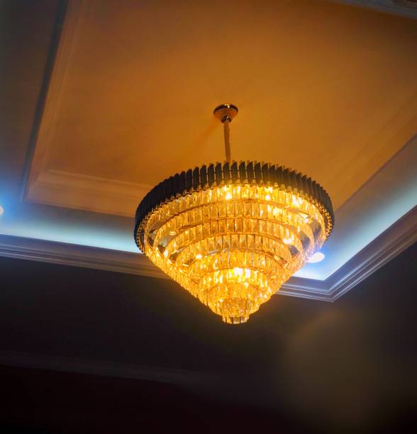 تصویر 4 از لوستر گرد با طراحی مدرن و نورپردازی یکنواخت