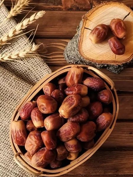 تصویر 4 از خرما زاهدی مرغوب با پوست شفاف و نرم