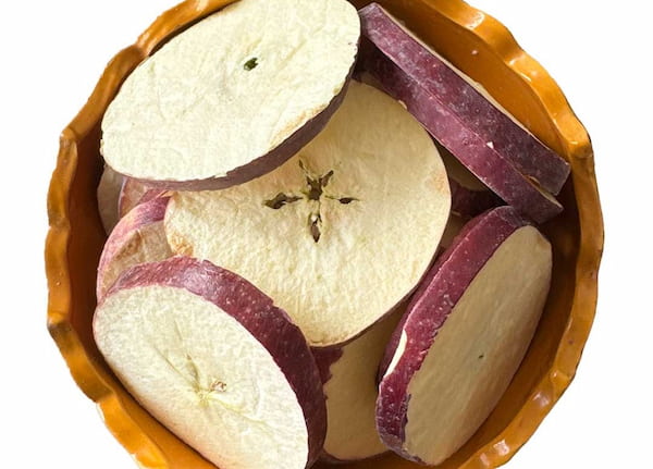 تصویر 3 از سیب خشک پفکی بسته‌ بندی شده مناسب پذیرایی و هدیه