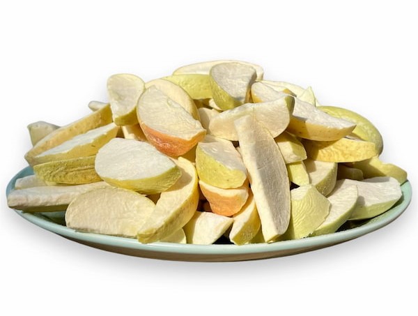 تصویر 2 از سیب خشک پفکی بسته‌ بندی شده مناسب پذیرایی و هدیه