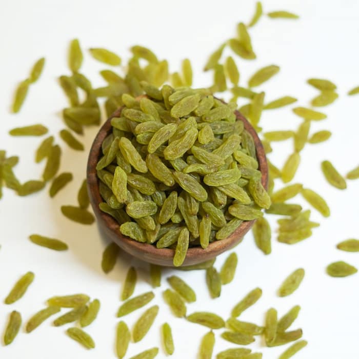 کشمش سبز ارگانیک خشک‌ شده طبیعی با ارزش غذایی بالا و طعم فوق العاده