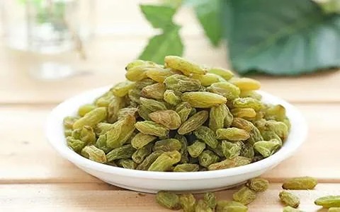 کشمش سبز قلمی ممتاز با طعمی بی‌ نظیر مناسب استفاده روزمره