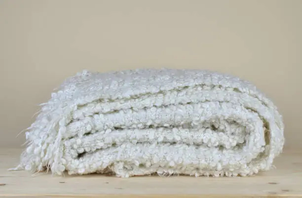 تصویر 2 از پتو مسافرتی سفید رنگ روشن