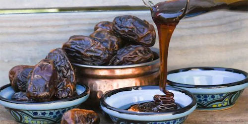 تصویر 1 از شیره خرما با رنگ تیره و بوی طبیعی