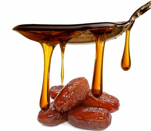 شیره خرما با رنگ تیره و بوی طبیعی