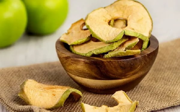 تصویر 1 از سیب خشک سبز طبیعی برای ترکیب با آجیل و دسر ها