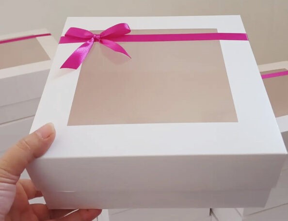 تصویر 2 از جعبه سفید کوکی و کلوچه طلق دار با طراحی مدرن و شیک