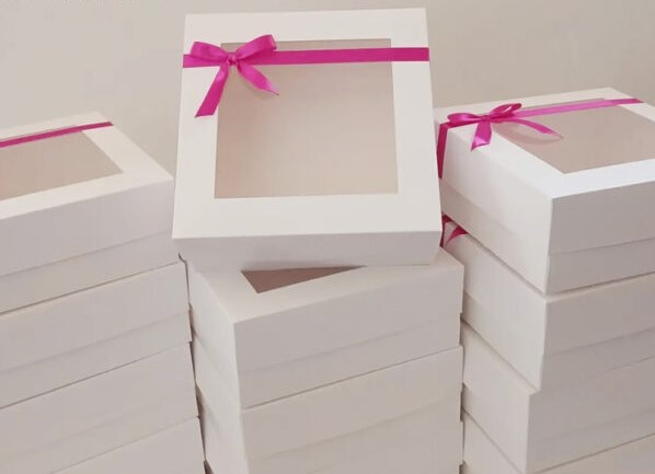 تصویر 1 از جعبه سفید کوکی و کلوچه طلق دار با طراحی مدرن و شیک