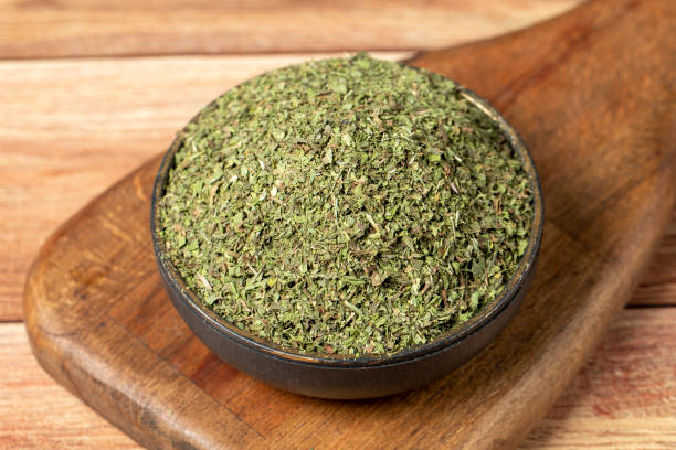 تصویر 1 از نعناع خشک درجه‌ یک با رنگ سبز طبیعی و کیفیت بالا