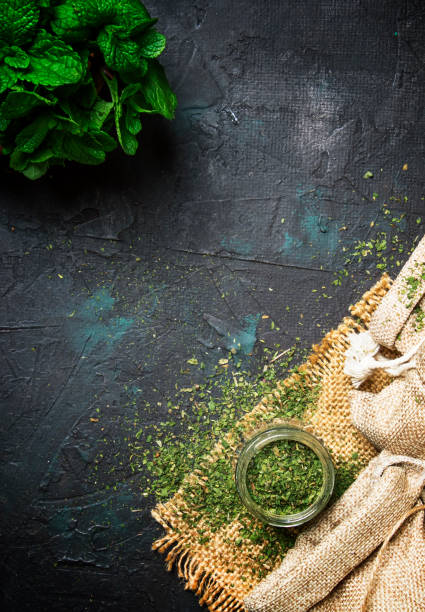 تصویر 2 از نعناع خشک درجه‌ یک با رنگ سبز طبیعی و کیفیت بالا