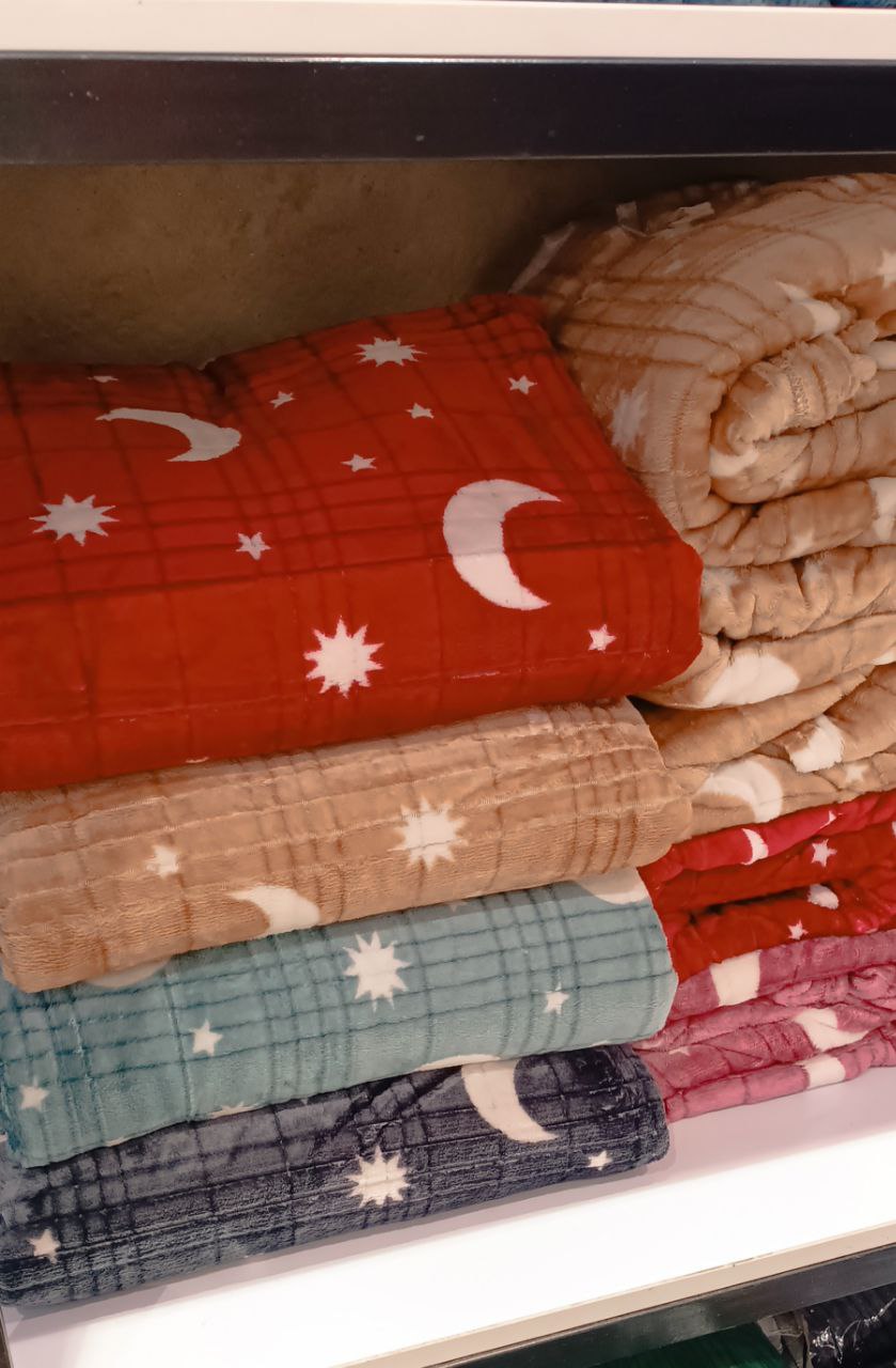 فروش ویژه و قیمت مناسب پتو وارداتی ماه و ستاره