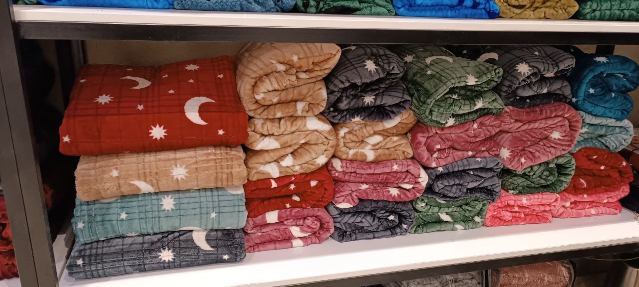 تصویر 1 از فروش ویژه و قیمت مناسب پتو وارداتی ماه و ستاره