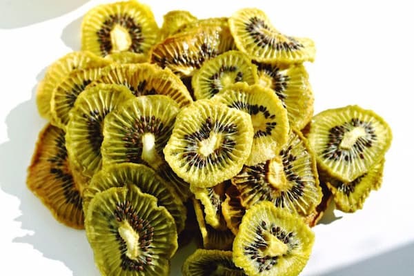 تصویر 2 از کیوی خشک ارگانیک طبیعی بدون افزودنی مناسب مصرف سالم