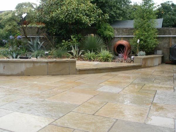 تصویر 1 از سرامیک حیاط مقاوم در برابر شرایط جوی مناسب کفسازی فضای باز