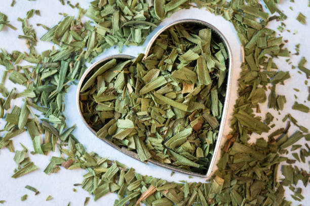 تصویر 3 از ترخون خشک مناسب خوش‌ طعم کردن گوشت و مرغ