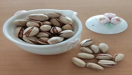 تصویر 1 از پسته اکبری فله با بسته‌ بندی شکیل