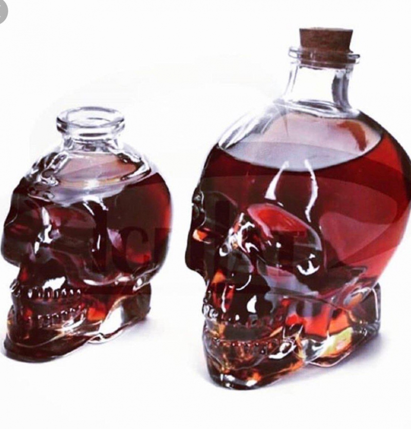 خرید بطری شیشه ای طرح جمجمه + قیمت فروش استثنایی