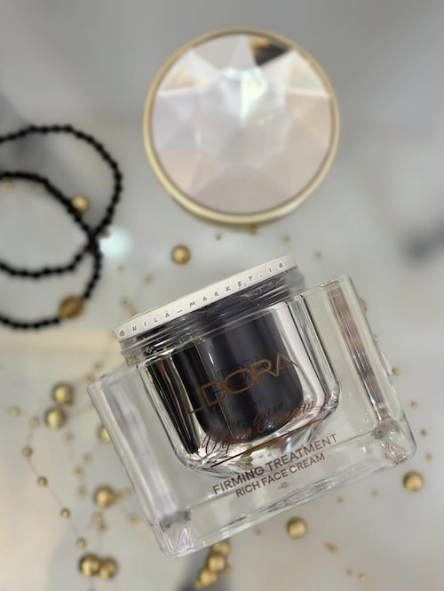 کرم سفت‌ کننده حاوی ترکیبات فعال برای فرم‌ دهی بهتر صورت