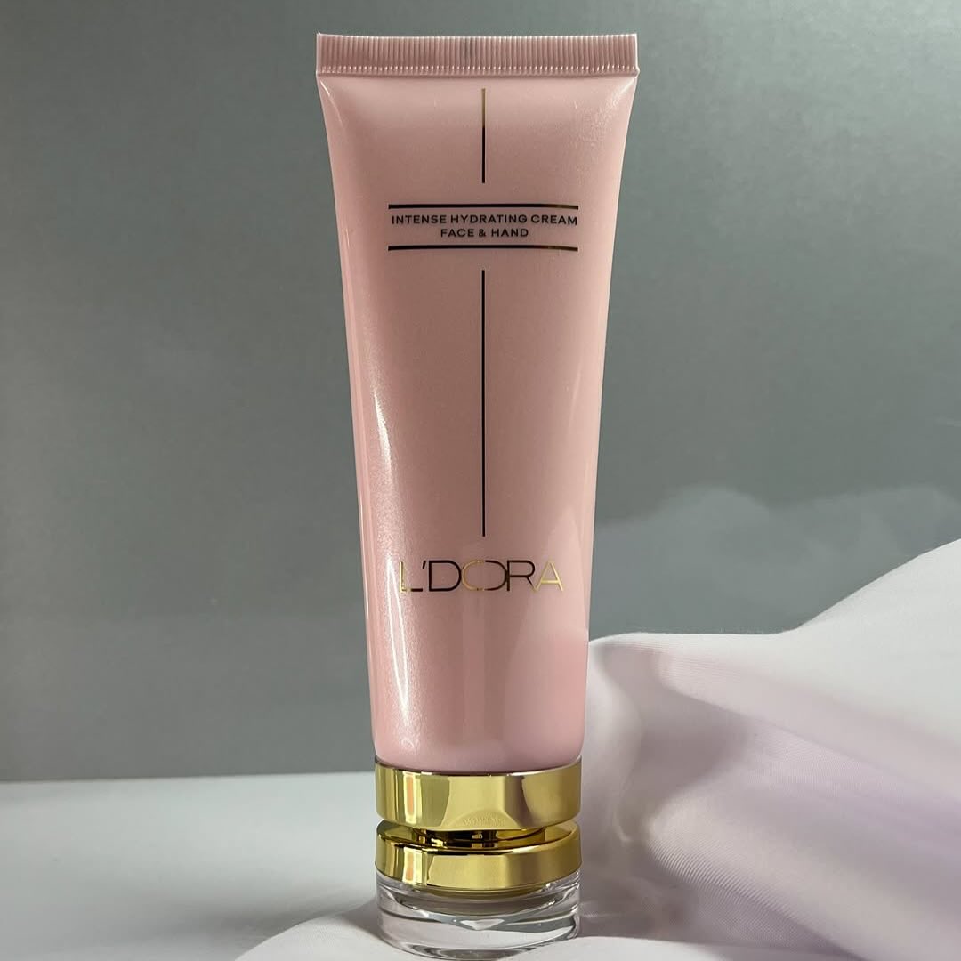 تصویر 4 از کرم آبرسان لدورا با بافت سبک و بدون سنگینی روی پوست