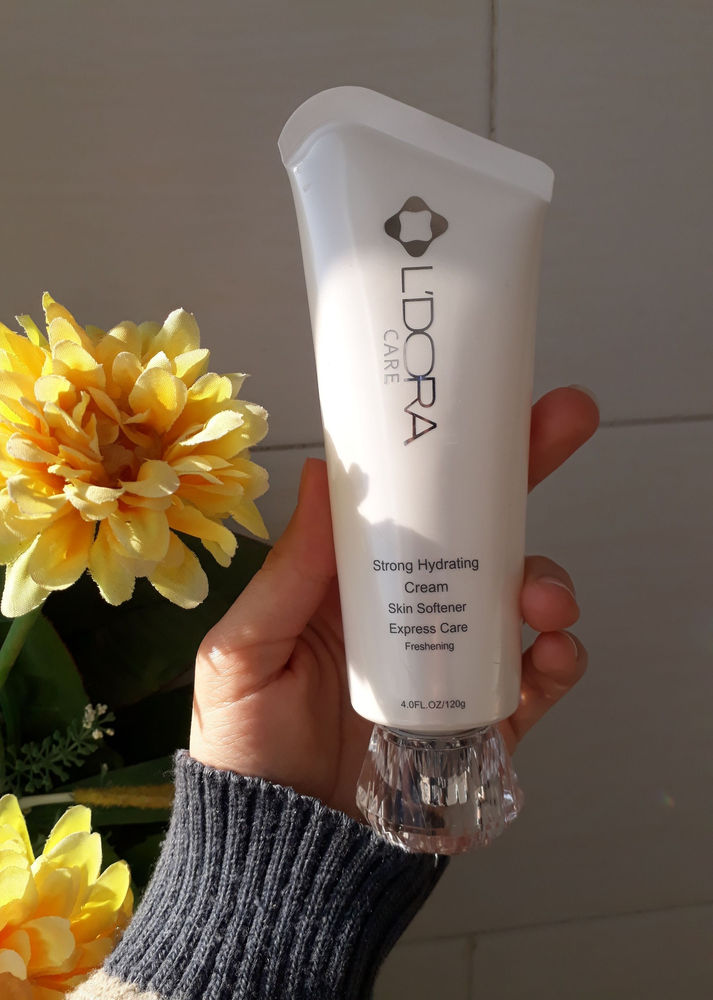 تصویر 2 از کرم آبرسان حاوی ترکیبات گیاهی برای نرم‌ کنندگی طبیعی