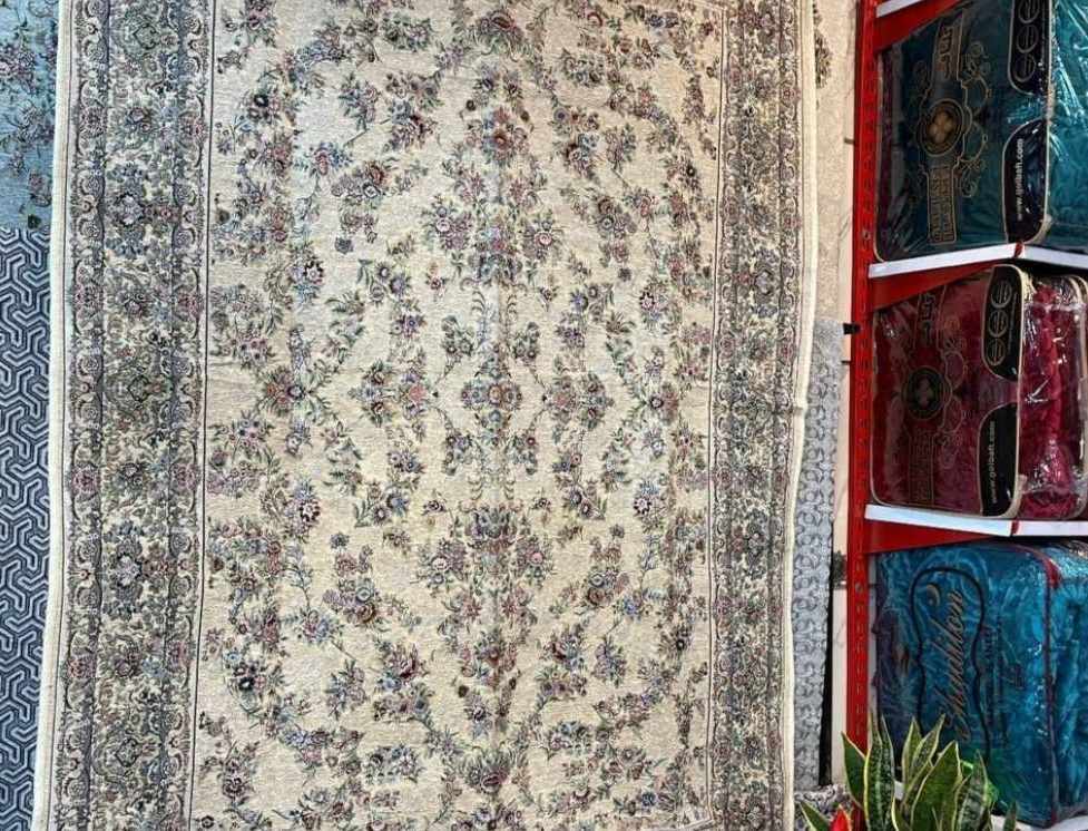 خرید مستقیم از کارخانه و عمده + روفرشی ابریشم طرح باغ ‌گل تابان یزد 12 متری