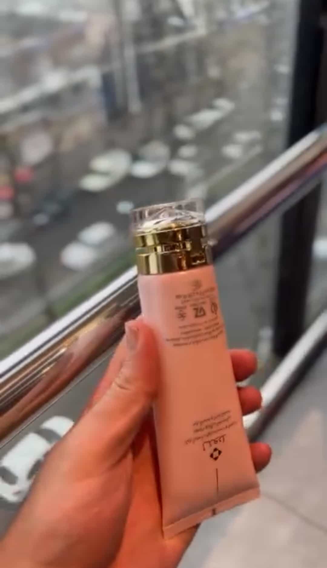 تصویر 1 از کرم آبرسان رطوبت‌ رسانی موثر همراه با ایجاد لطافت