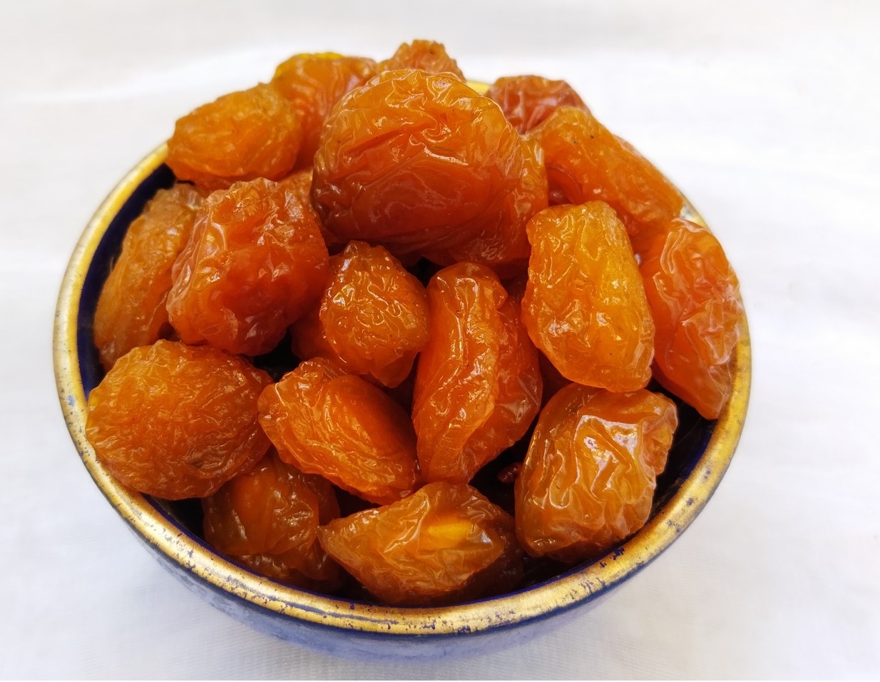 تصویر 3 از آلو بخارا خوش‌ رنگ با ظاهر تمیز و مشتری‌ پسند