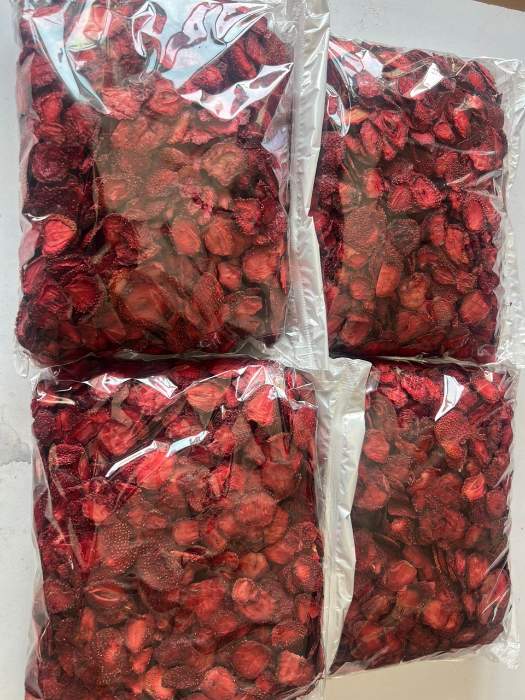 توت فرنگی خشک