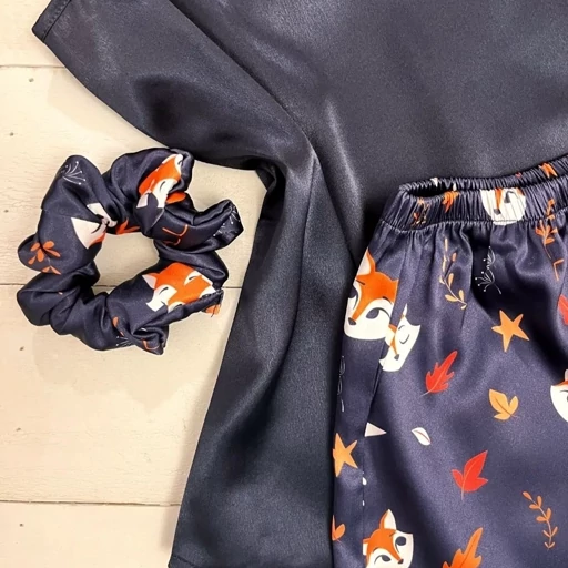 تصویر 3 از تاپ و شورت ساتن مدل روباه سورمه ای