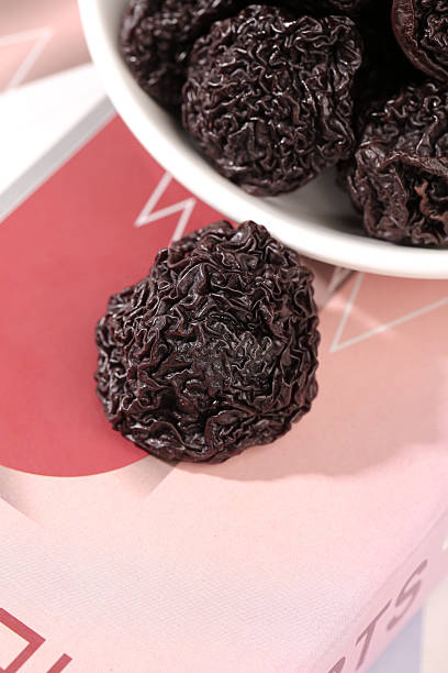 تصویر 1 از آلو بخارای سیاه خشک‌ شده با کیفیت عالی