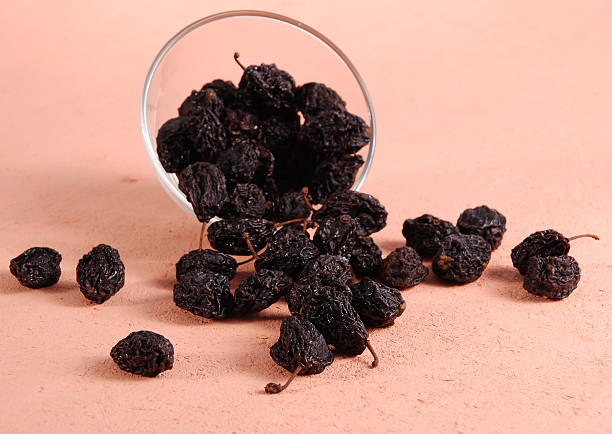 تصویر 2 از آلو بخارای سیاه خشک‌ شده با کیفیت عالی