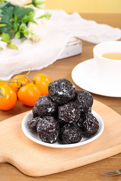 تصویر 4 از آلو بخارای سیاه دارای شیرینی ملایم طبیعی