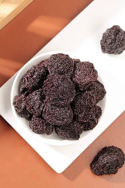 تصویر 3 از آلو بخارای سیاه دارای شیرینی ملایم طبیعی