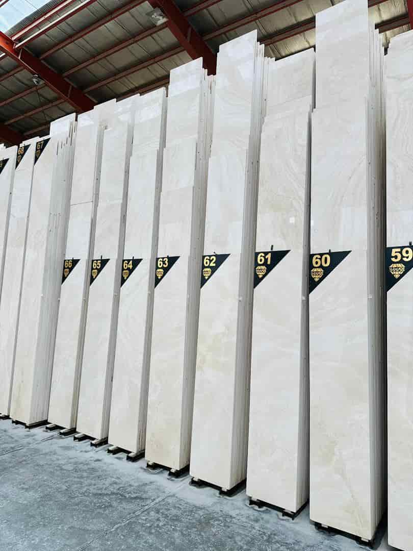 تصویر 2 از سنگ تراورتن عباس آباد سفید موج دار به صورت عمده