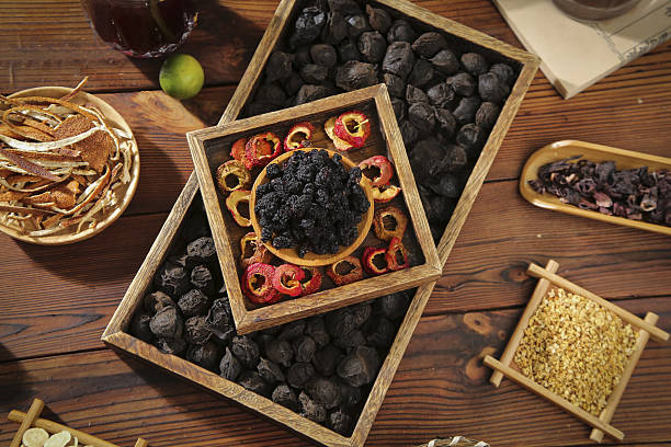 تصویر 1 از آلو بخارای سیاه خشک‌ شده به روش سنتی