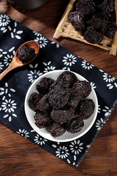 تصویر 4 از آلو بخارای سیاه کمک‌ کننده به بهبود هضم