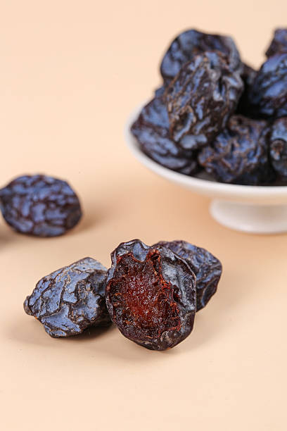 تصویر 2 از آلو بخارا سیاه تقویت‌ کننده انرژی و شادابی