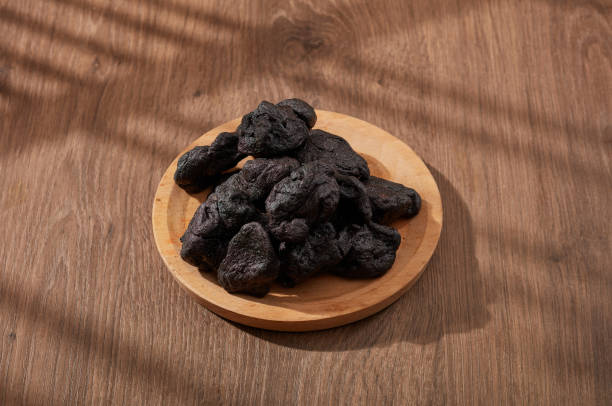 تصویر 2 از آلو بخارا سیاه مناسب استفاده در رژیم‌ های لاغری