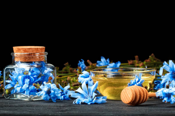 تصویر 1 از انواع عرق کاسنی خالص تهیه شده با بهترین گیاهان