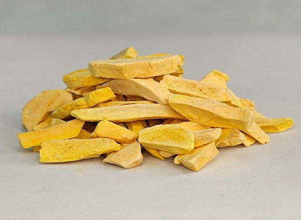 تصویر 1 از انبه خشک پفکی خوش‌ طعم و شیرین طبیعی برای مصرف روزانه