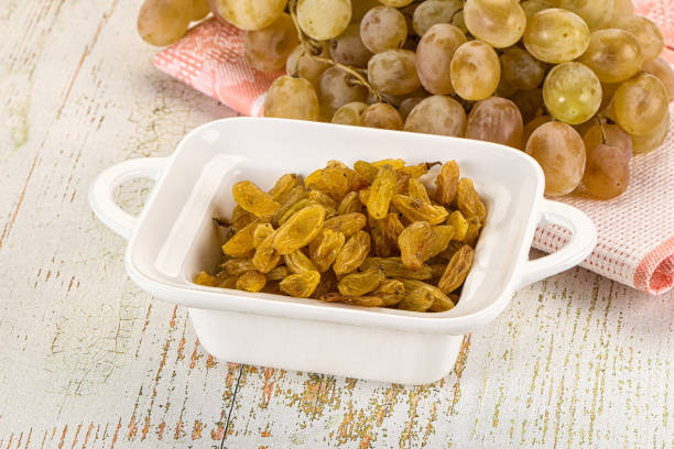 تصویر 3 از عرضه مستقیم کشمش زرد طلایی بی دانه صادراتی + قیمت رقابتی