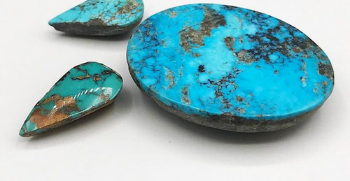 سنگ فیروزه تار عنکبوتی + انتخابی خاص برای جواهرات